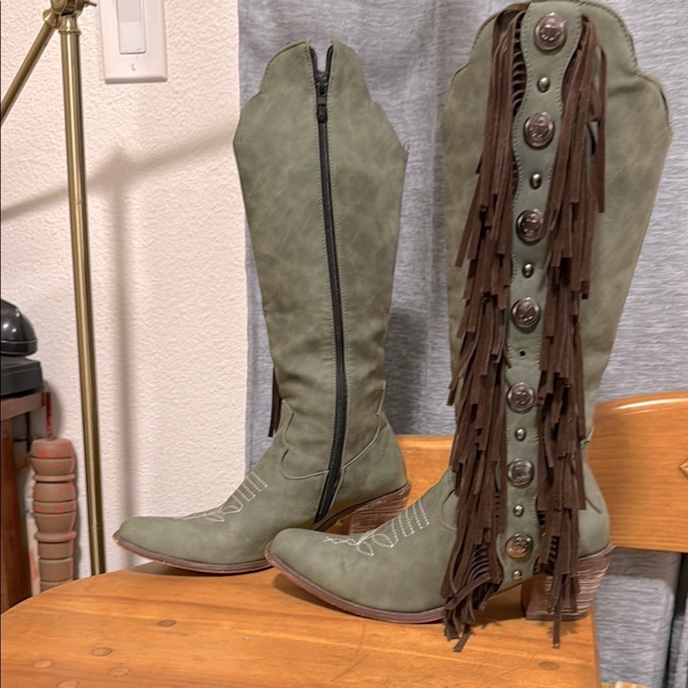 Western leather  Over the Knee Boots with side Zipper.